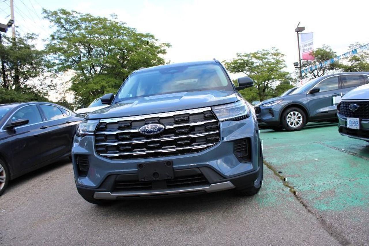 2025 Ford Explorer Active Photo2