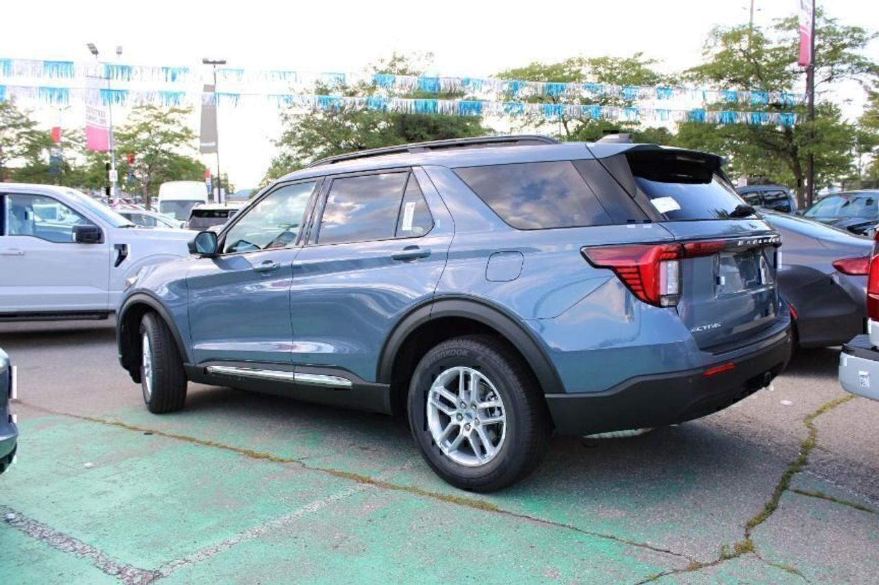 2025 Ford Explorer Active Photo4