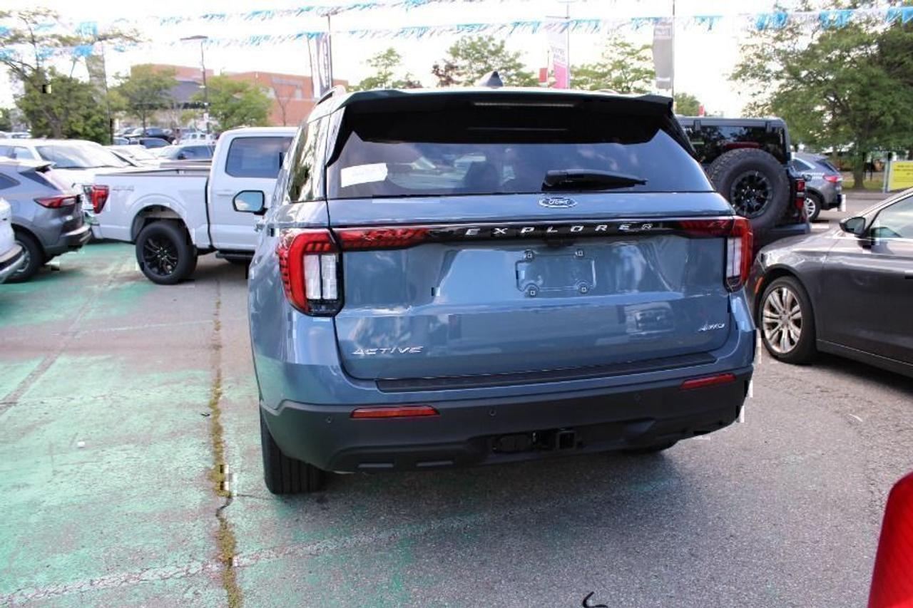 2025 Ford Explorer Active Photo
