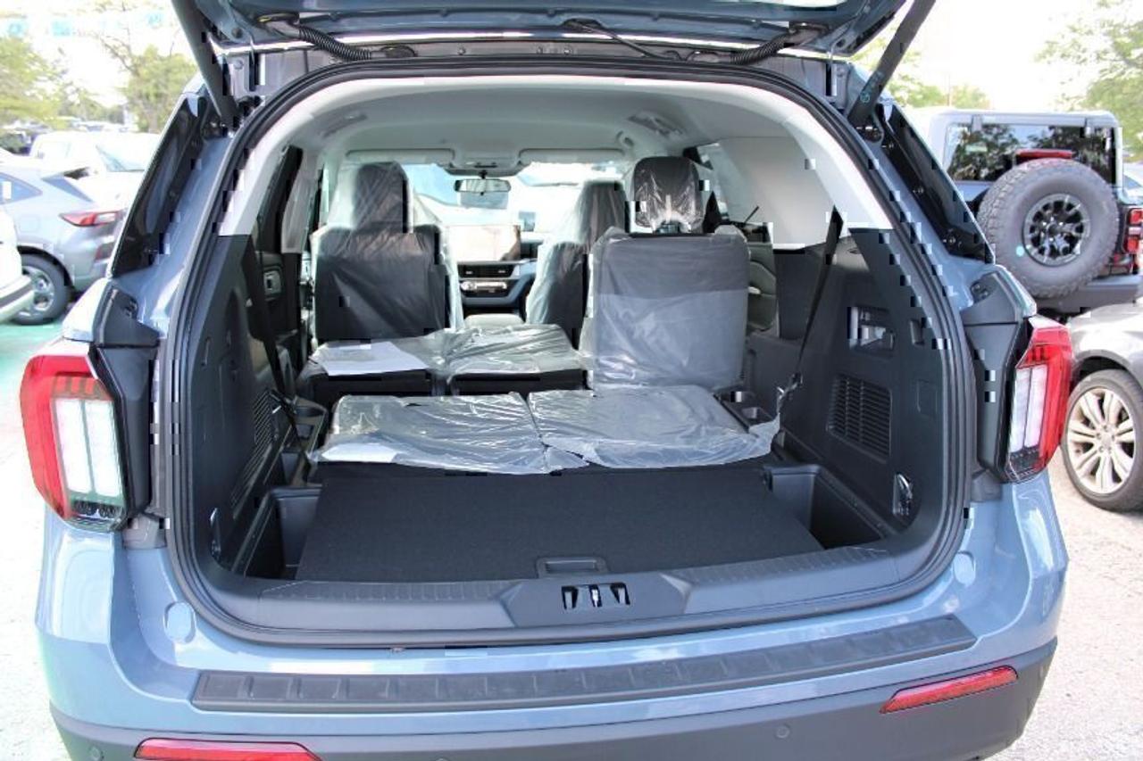 2025 Ford Explorer Active Photo