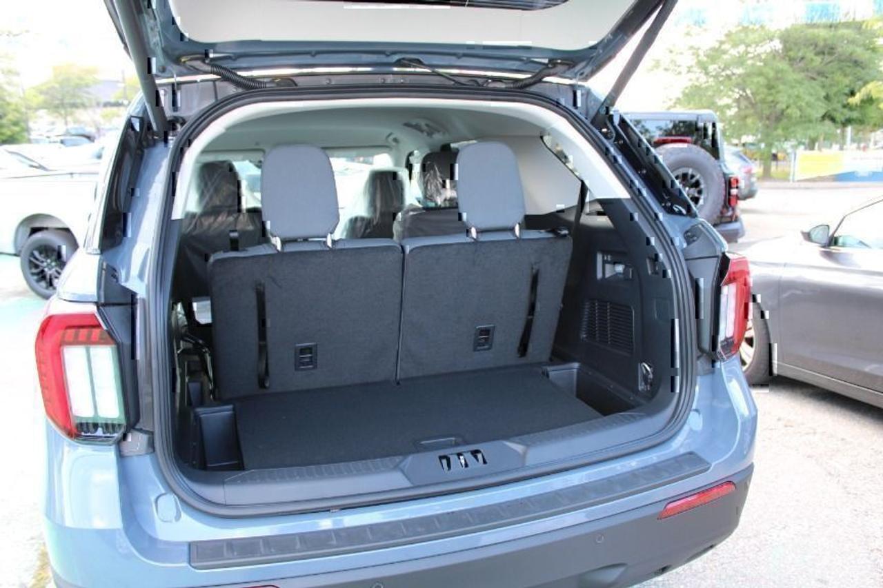 2025 Ford Explorer Active Photo