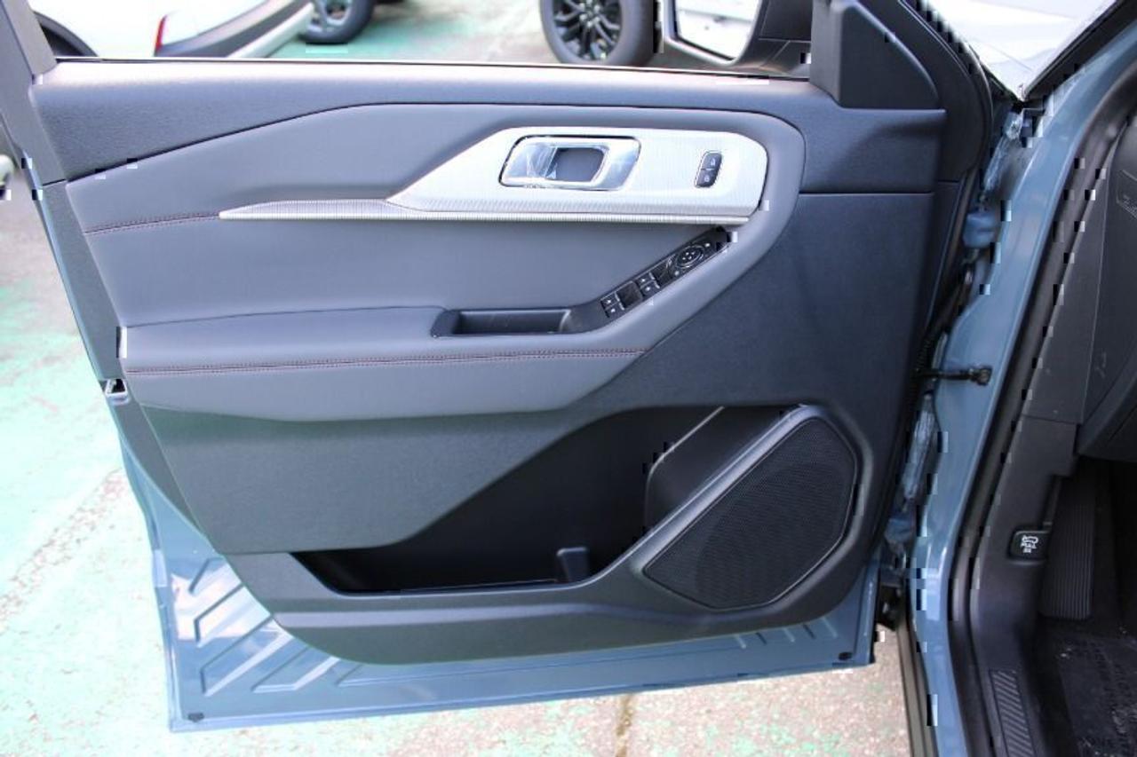 2025 Ford Explorer Active Photo
