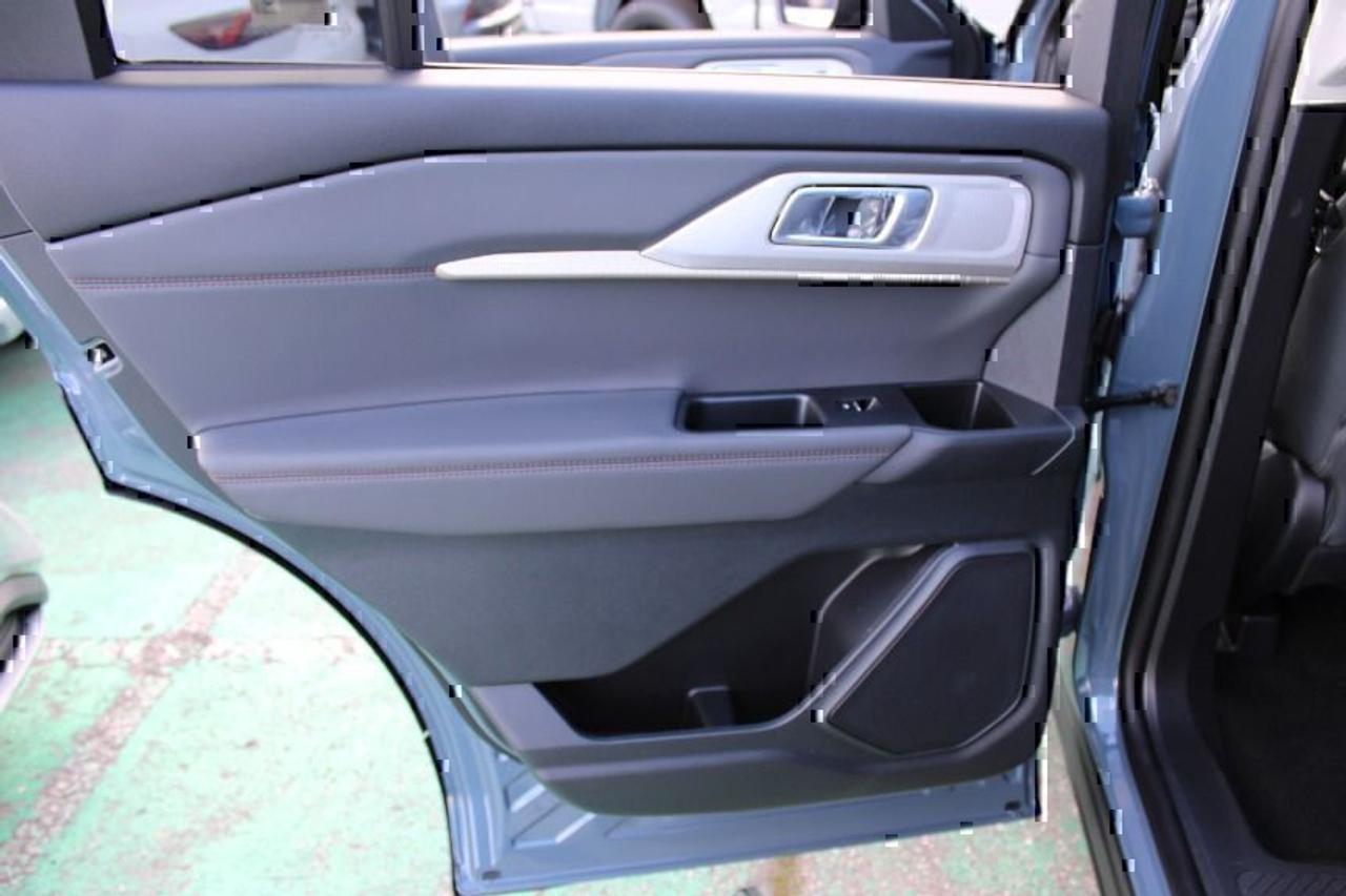 2025 Ford Explorer Active Photo