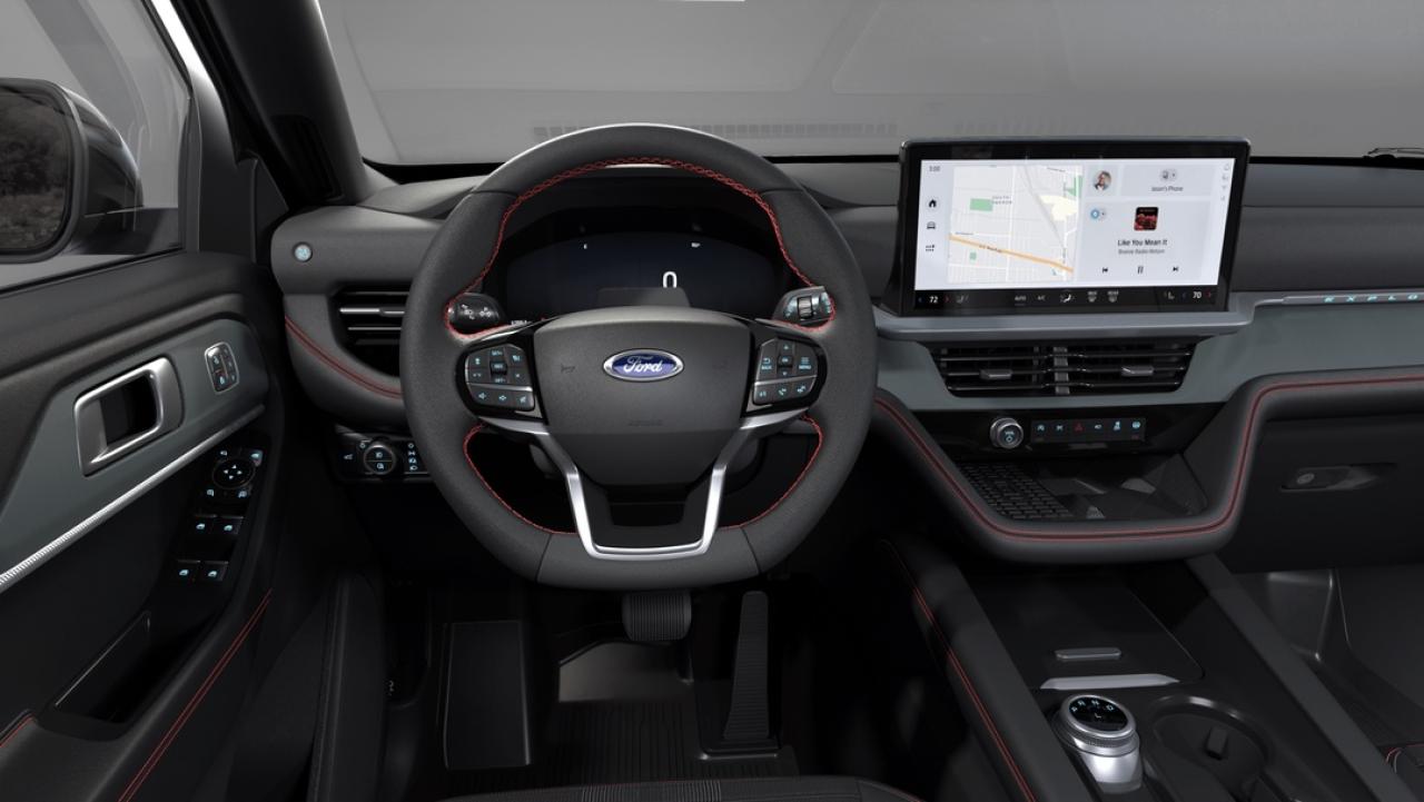 2025 Ford Explorer ST-Line Photo