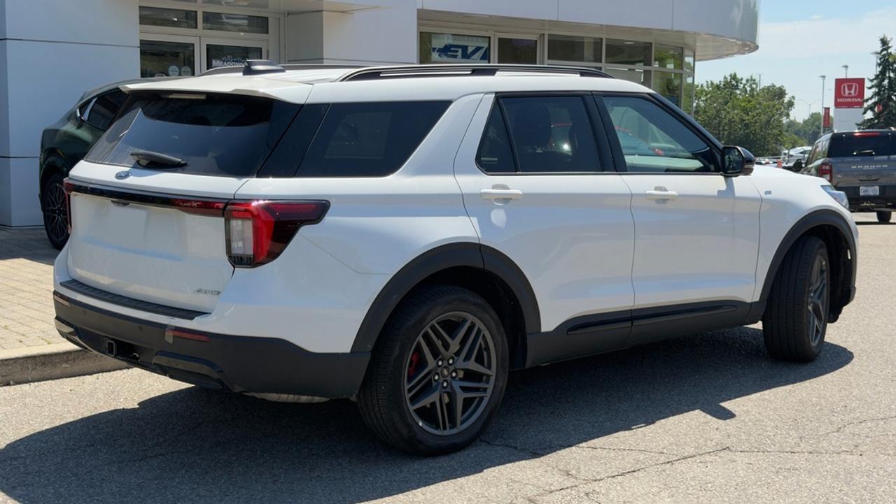 2025 Ford Explorer ST-Line Photo3