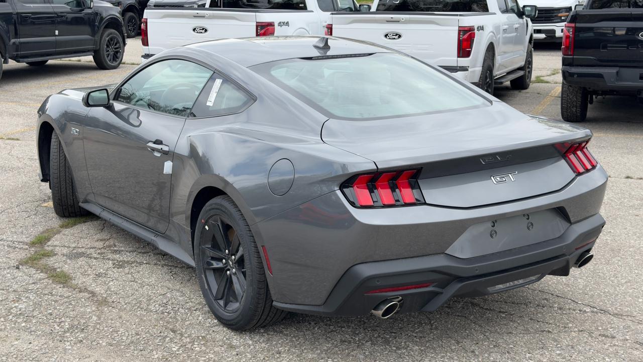 2026 Ford Mustang GT Fastback Photo2