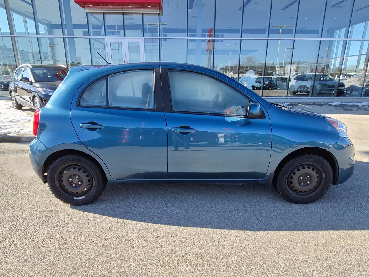 2017 Nissan Micra SV Photo5