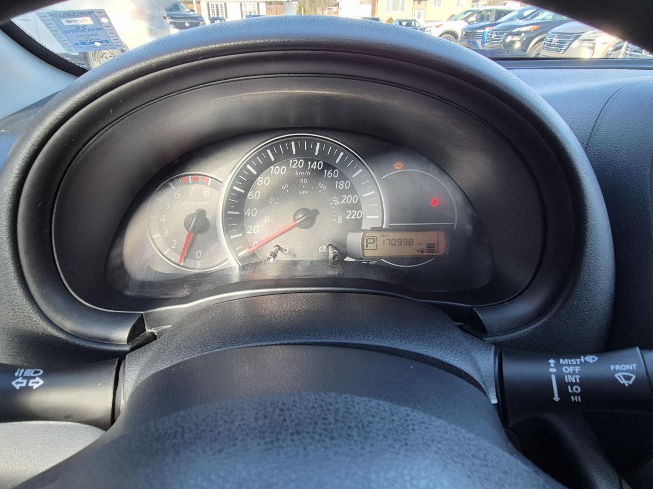 2017 Nissan Micra SV Photo8