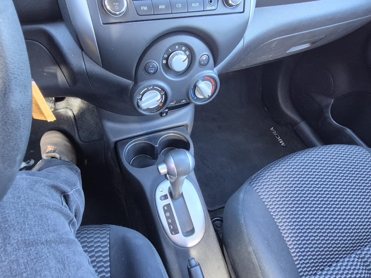 2017 Nissan Micra SV Photo24