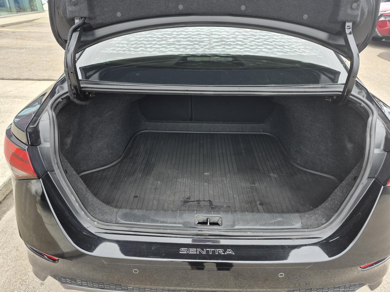 2020 Nissan Sentra SR Photo