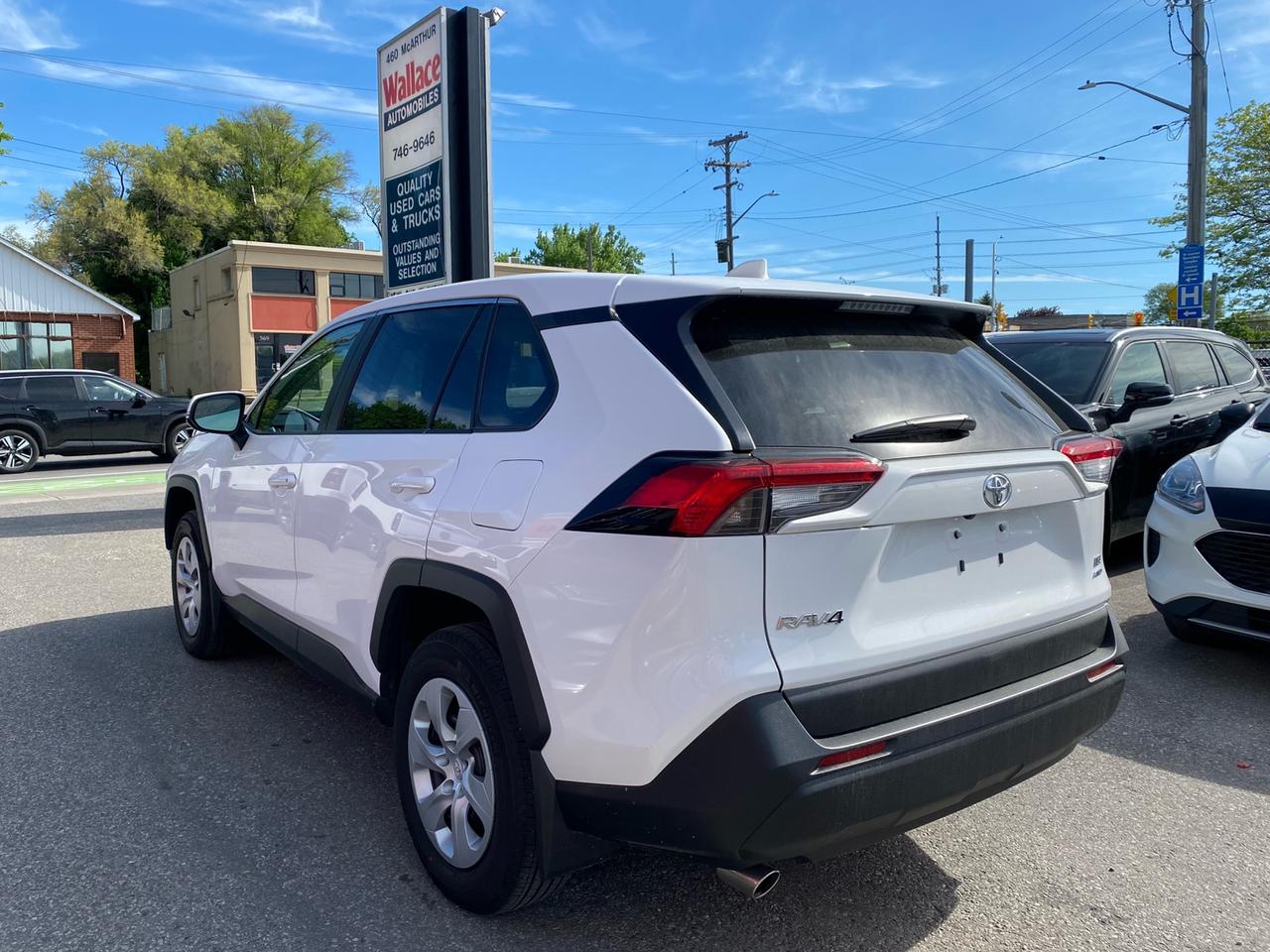 2024 Toyota RAV4 LE | AWD | Apple CarPlay Photo3