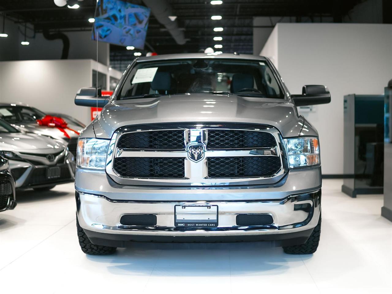 2023 RAM 1500 Classic SLT | CREW | 4X4 | 5.7L V8 HEMI | TOW PKG Photo2