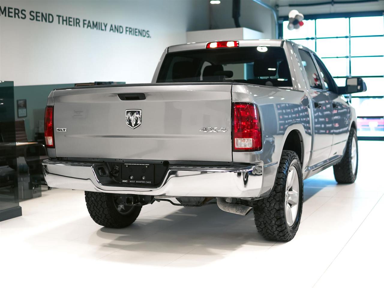 2023 RAM 1500 Classic SLT | CREW | 4X4 | 5.7L V8 HEMI | TOW PKG Photo