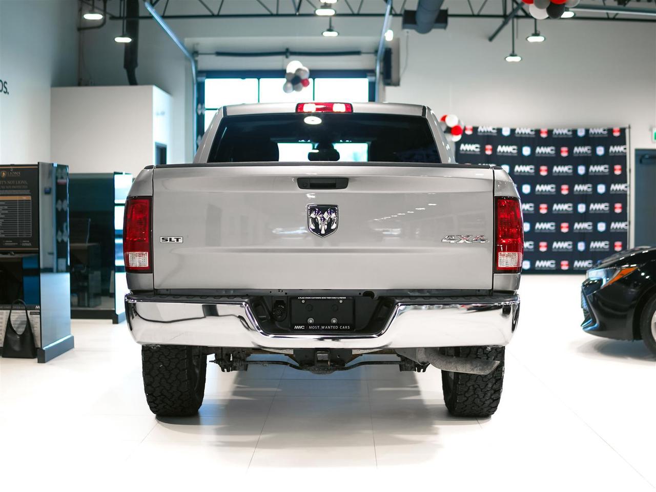 2023 RAM 1500 Classic SLT | CREW | 4X4 | 5.7L V8 HEMI | TOW PKG Photo
