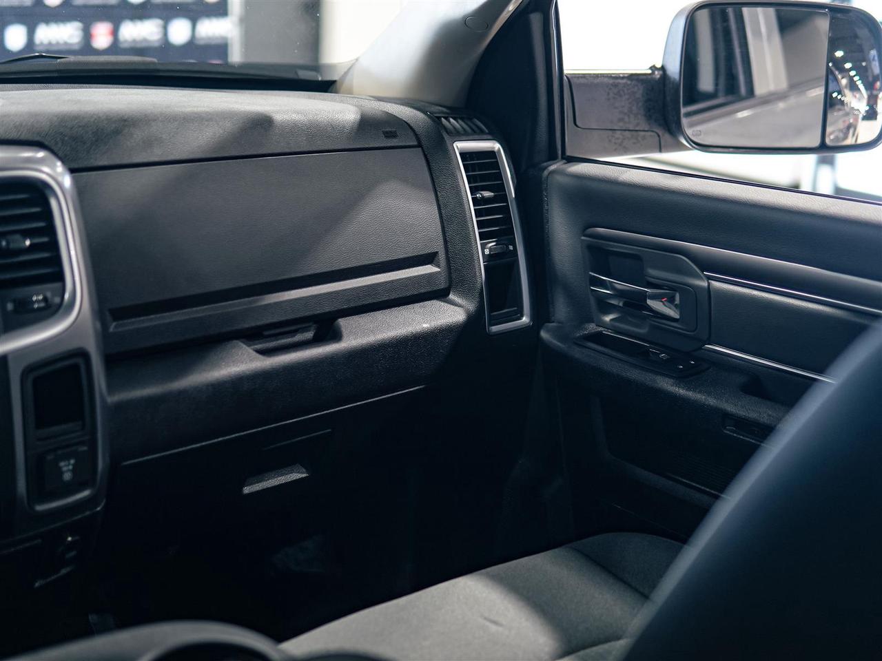 2023 RAM 1500 Classic SLT | CREW | 4X4 | 5.7L V8 HEMI | TOW PKG Photo