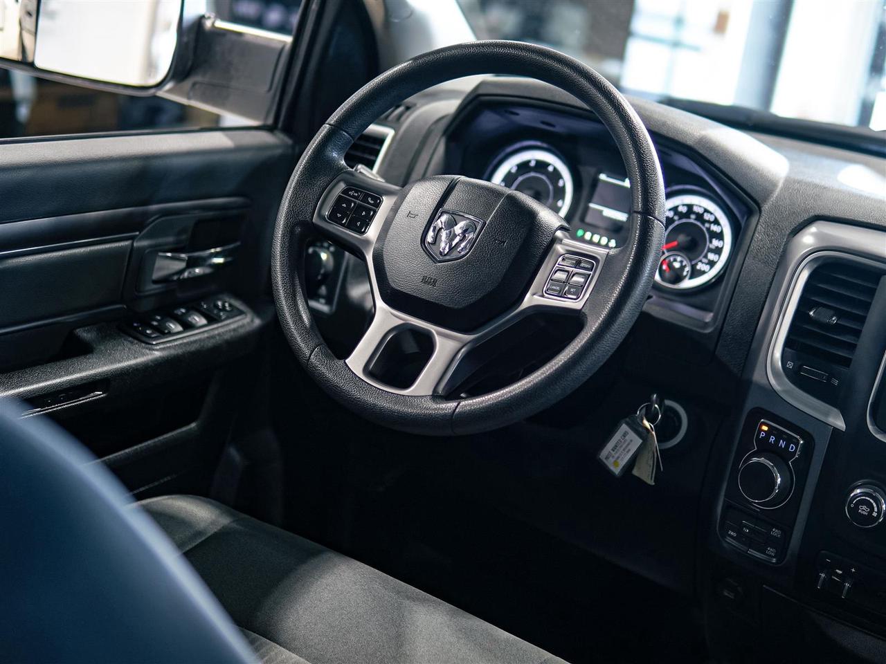 2023 RAM 1500 Classic SLT | CREW | 4X4 | 5.7L V8 HEMI | TOW PKG Photo