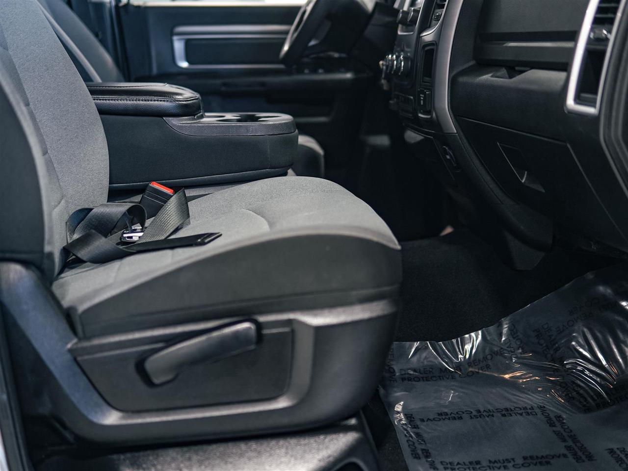 2023 RAM 1500 Classic SLT | CREW | 4X4 | 5.7L V8 HEMI | TOW PKG Photo