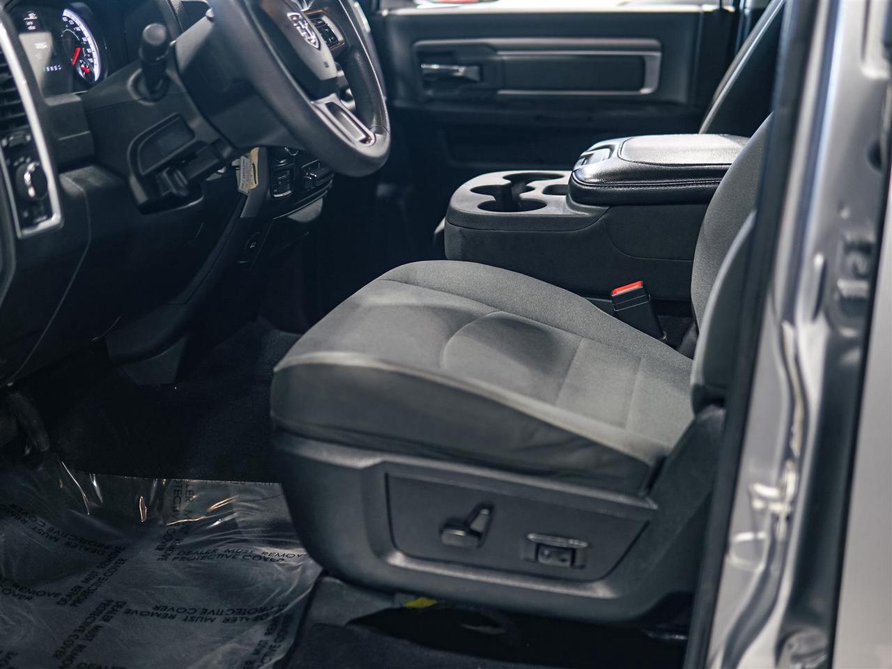 2023 RAM 1500 Classic SLT | CREW | 4X4 | 5.7L V8 HEMI | TOW PKG Photo