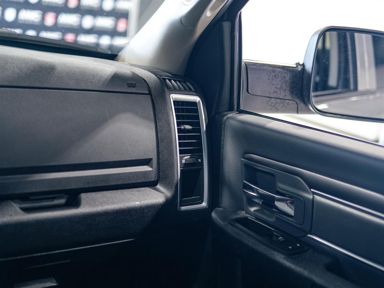 2023 RAM 1500 Classic SLT | CREW | 4X4 | 5.7L V8 HEMI | TOW PKG Photo