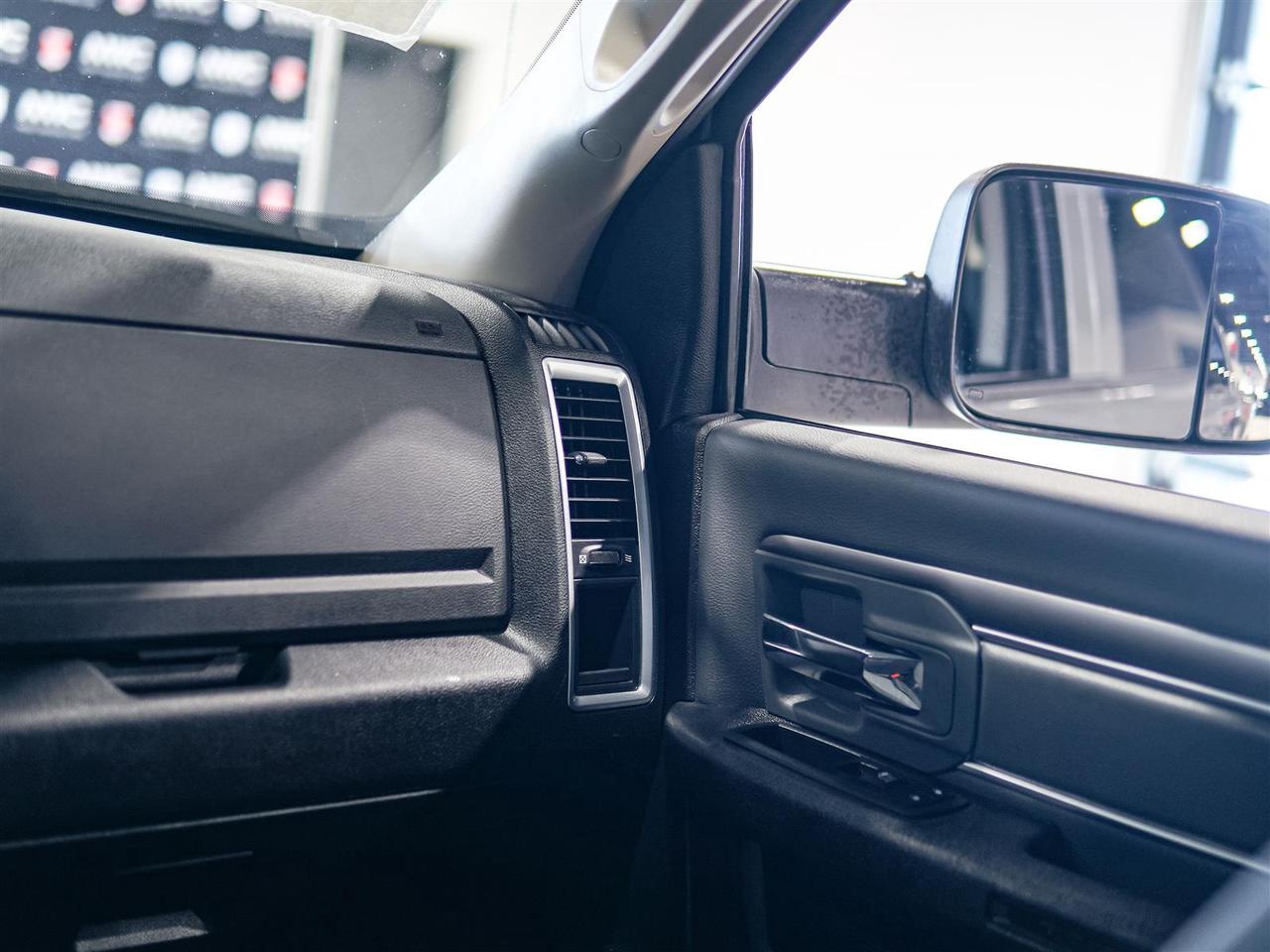 2023 RAM 1500 Classic SLT | CREW | 4X4 | 5.7L V8 HEMI | TOW PKG Photo