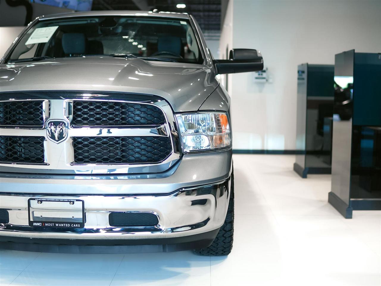 2023 RAM 1500 Classic SLT | CREW | 4X4 | 5.7L V8 HEMI | TOW PKG Photo