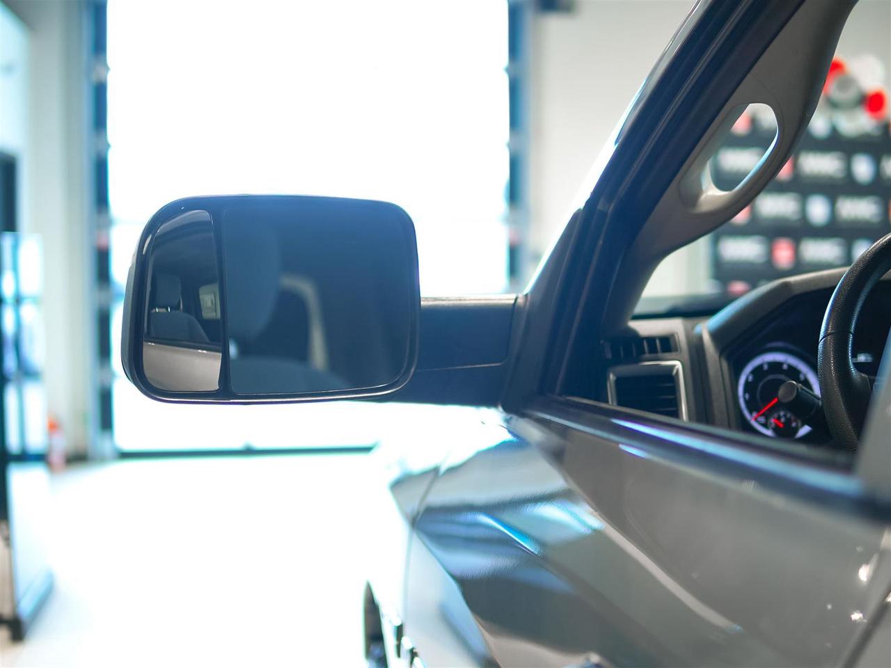 2023 RAM 1500 Classic SLT | CREW | 4X4 | 5.7L V8 HEMI | TOW PKG Photo