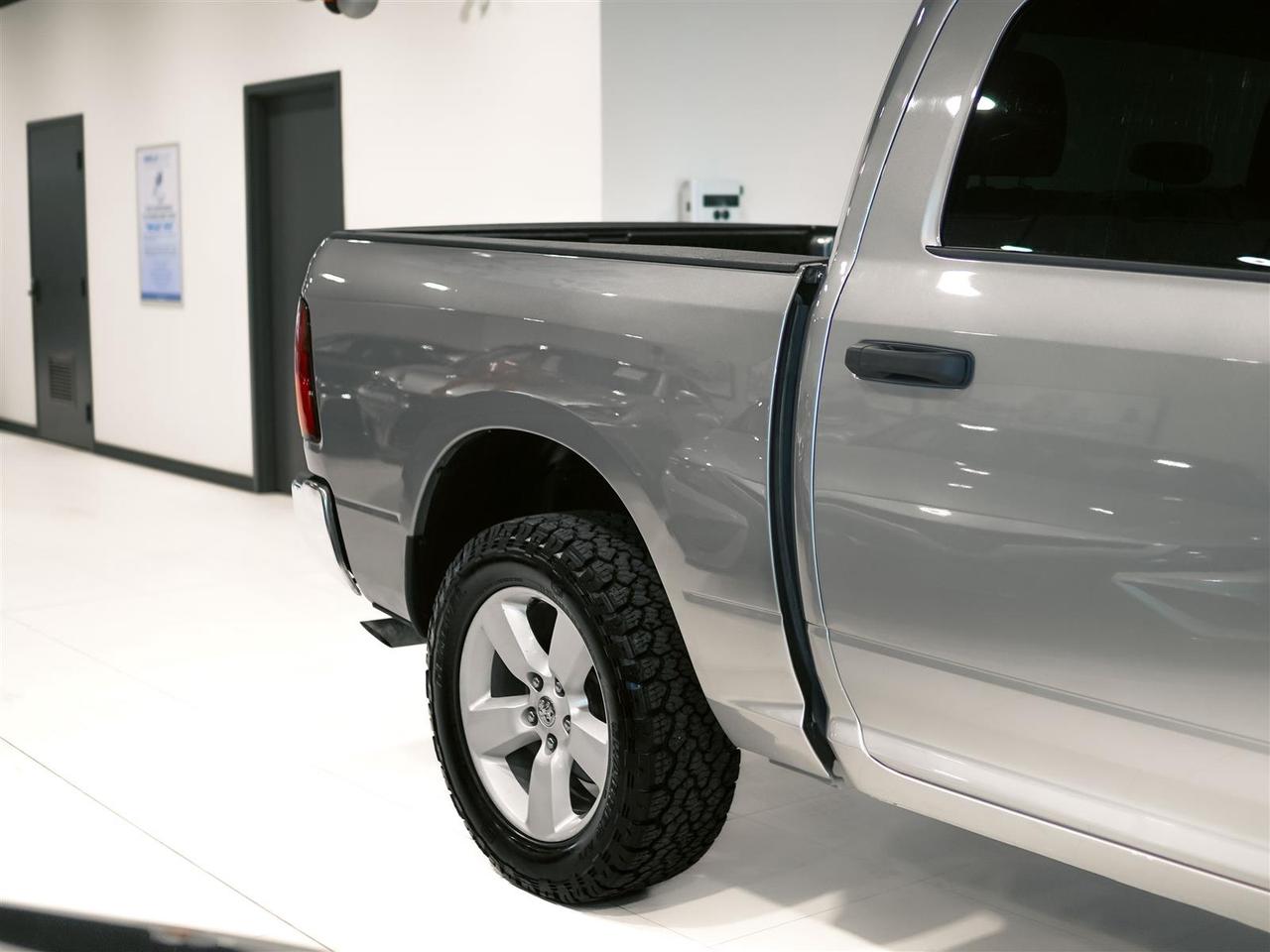 2023 RAM 1500 Classic SLT | CREW | 4X4 | 5.7L V8 HEMI | TOW PKG Photo