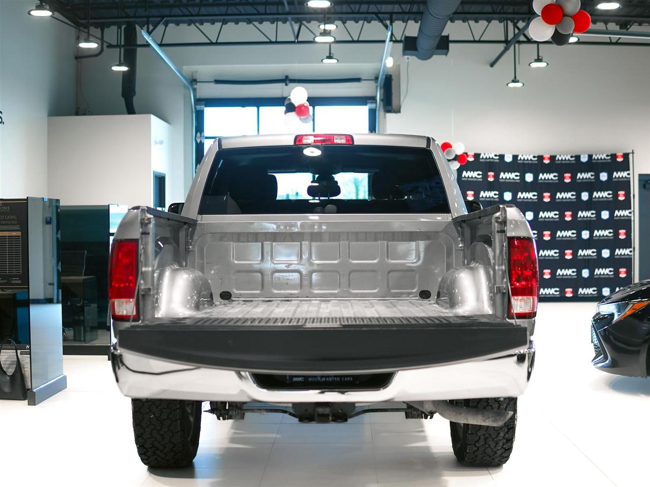 2023 RAM 1500 Classic SLT | CREW | 4X4 | 5.7L V8 HEMI | TOW PKG Photo
