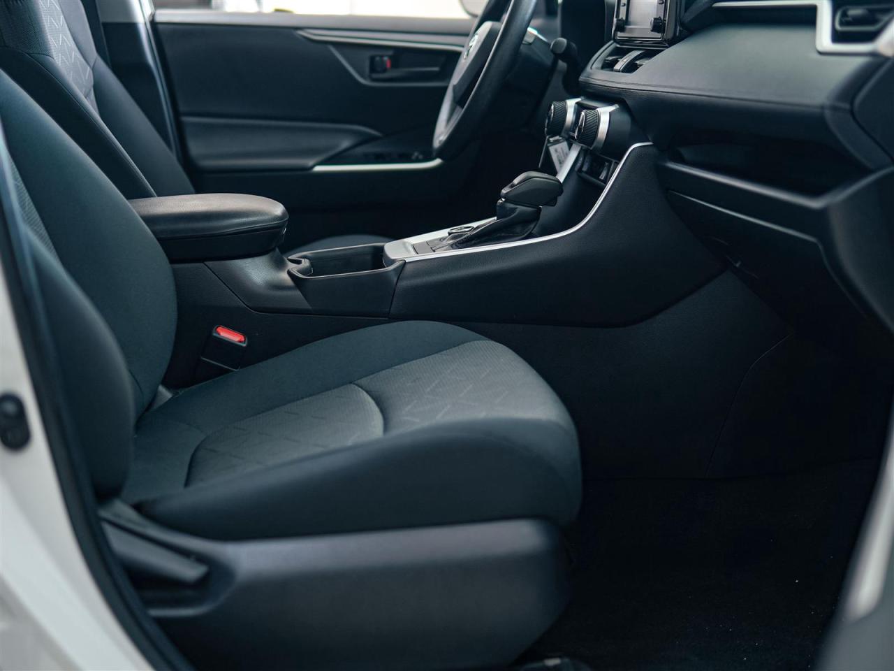 2021 Toyota RAV4 Hybrid HYBRID LE AWD | NO ACCIDENTS | 16 SERVICE RECORDS Photo