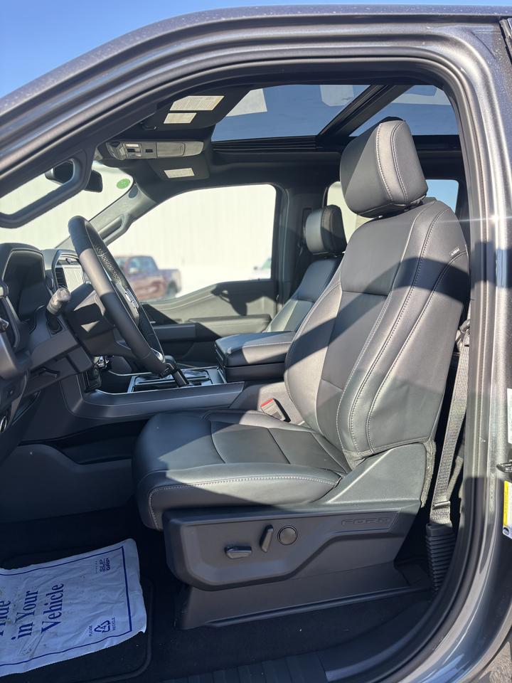 2026 Ford F-150 XLT Photo3