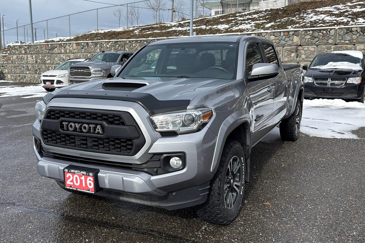 2016 Toyota Tacoma 4X4 Doublecab V6 6A TRD Sport Photo2