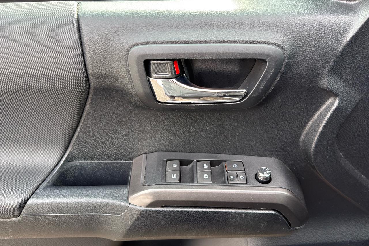 2016 Toyota Tacoma 4X4 Doublecab V6 6A TRD Sport Photo