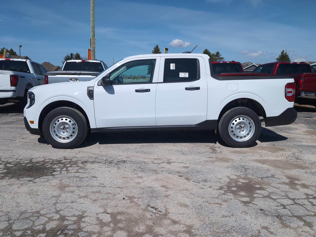 2026 Ford Maverick XL SuperCrew Hybrid AWD Photo2
