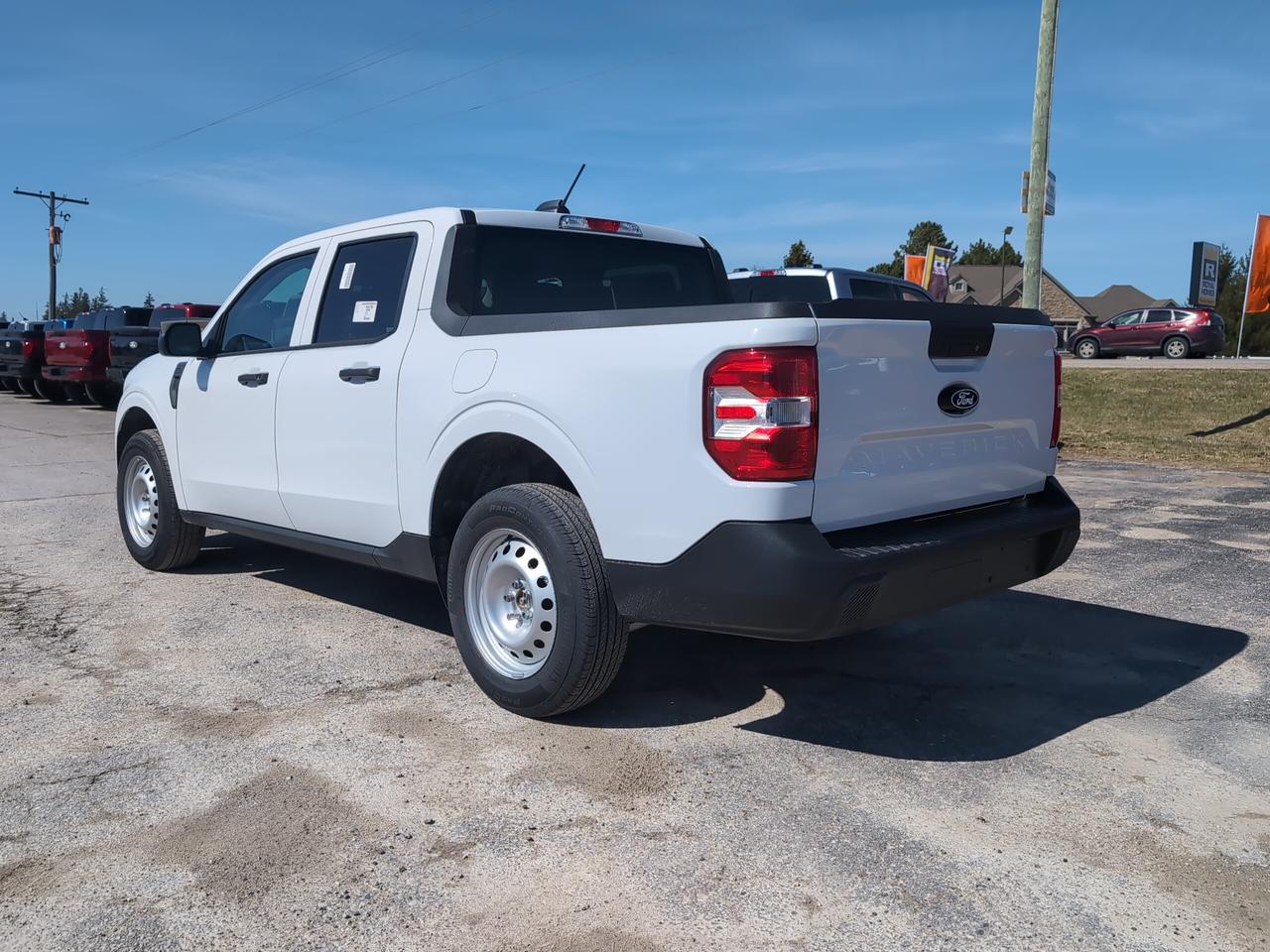 2026 Ford Maverick XL SuperCrew Hybrid AWD Photo3