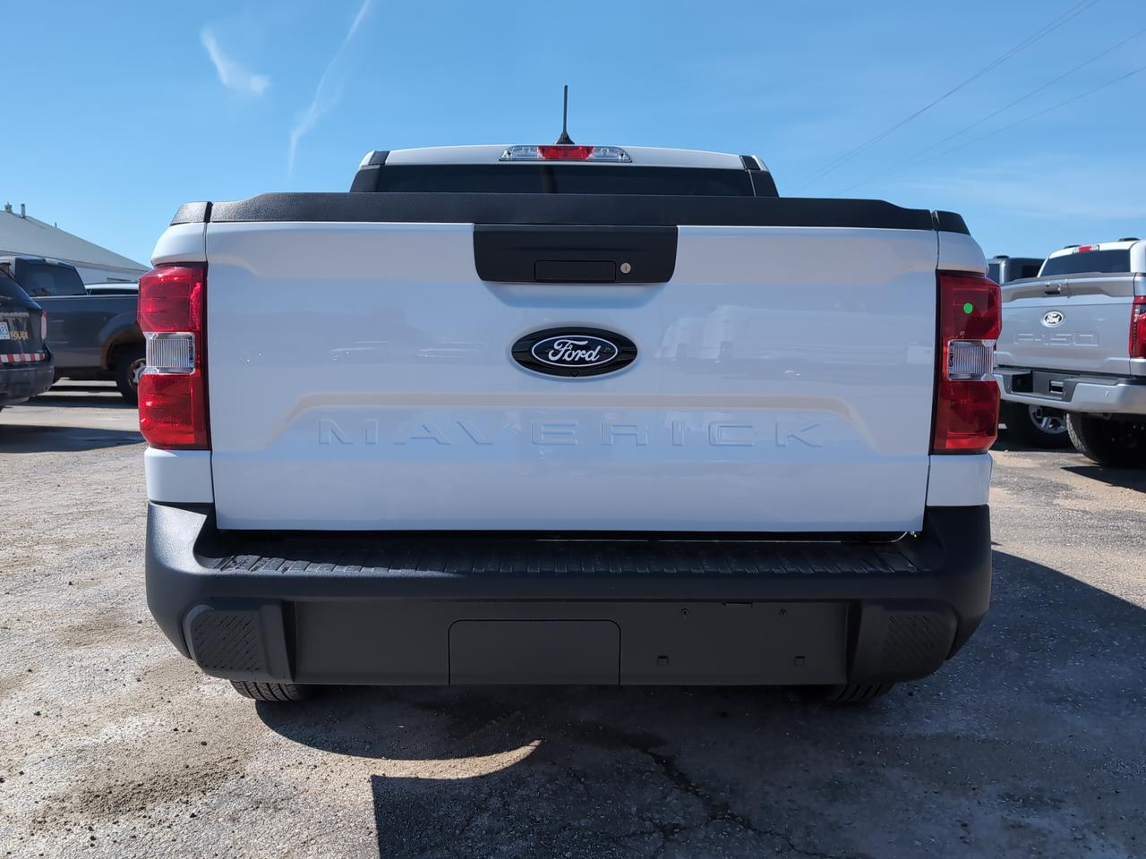 2026 Ford Maverick XL SuperCrew Hybrid AWD Photo4