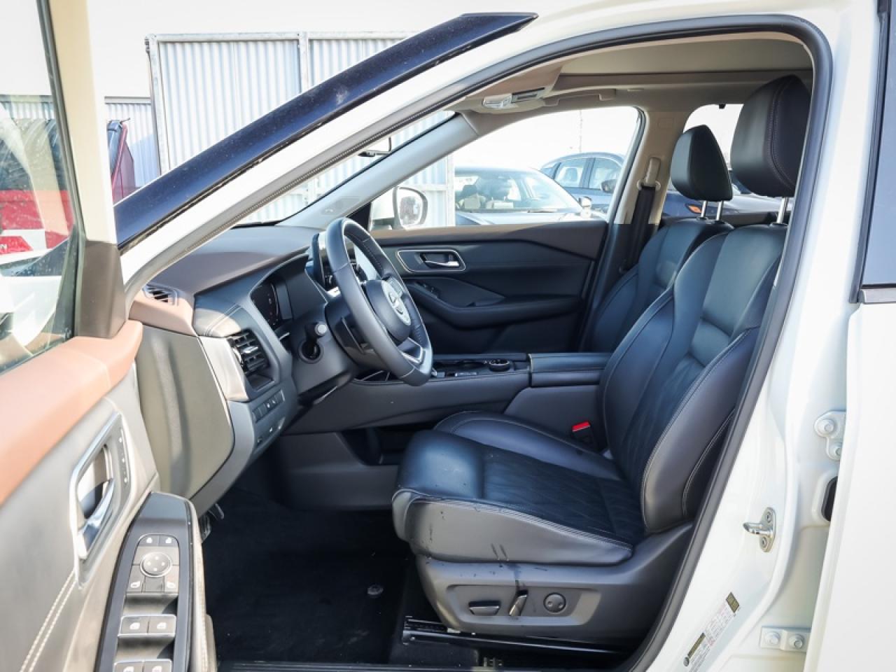 2023 Nissan Rogue Platinum  - HUD -  Moonroof - $215 B/W Photo