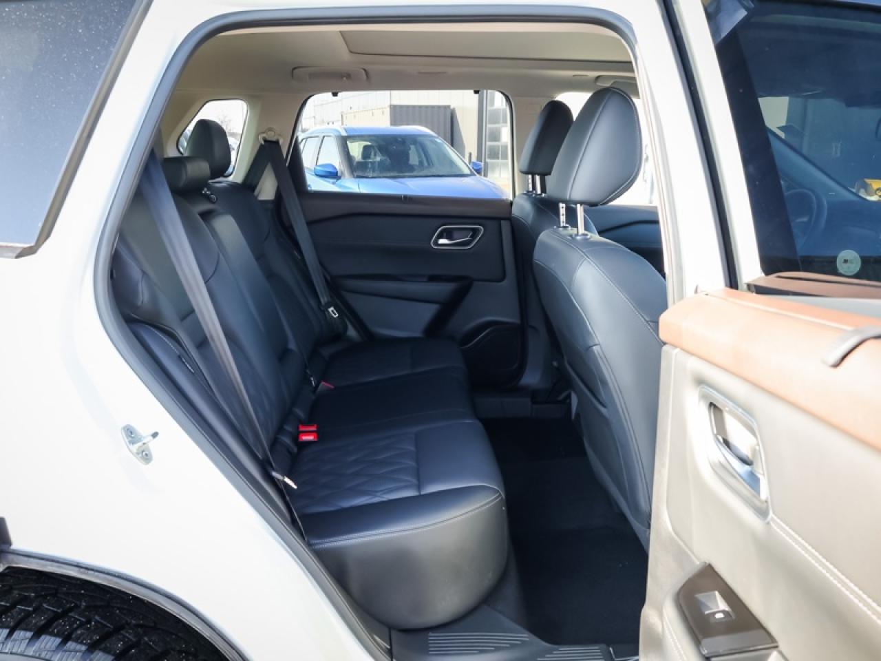 2023 Nissan Rogue Platinum  - HUD -  Moonroof - $215 B/W Photo