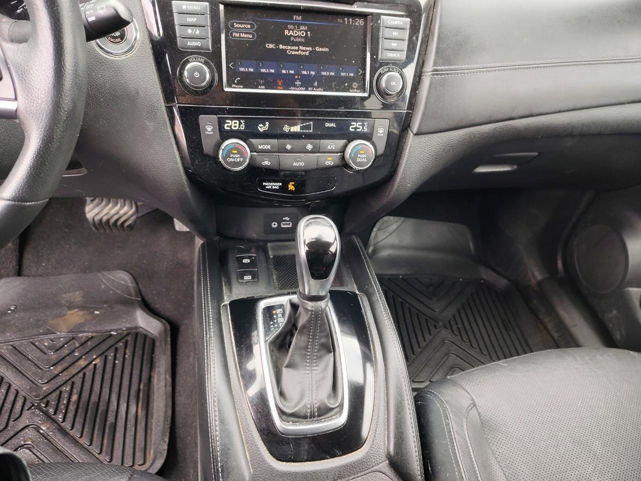 2020 Nissan Rogue SV Photo