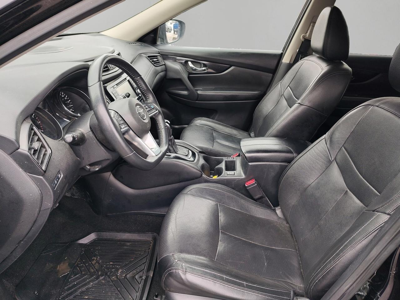 2020 Nissan Rogue SV Photo