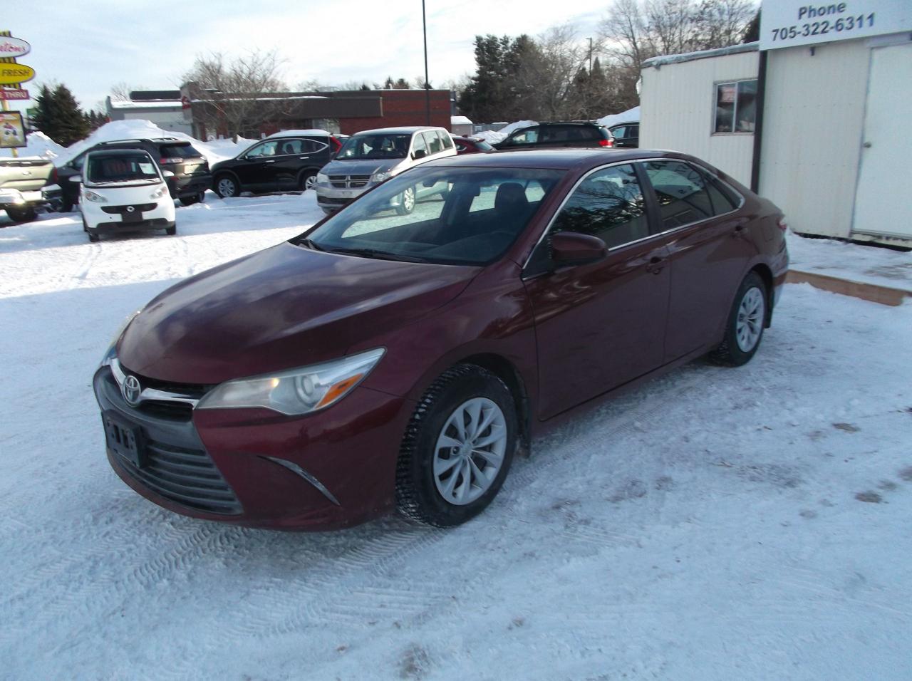 2015 Toyota Camry LE Photo2