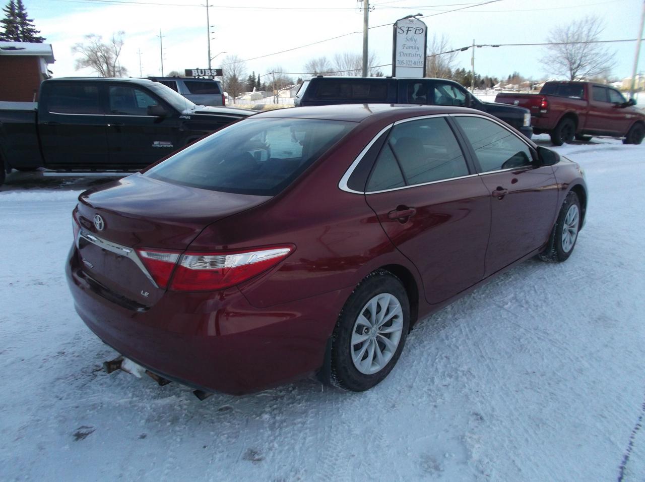 2015 Toyota Camry LE Photo4