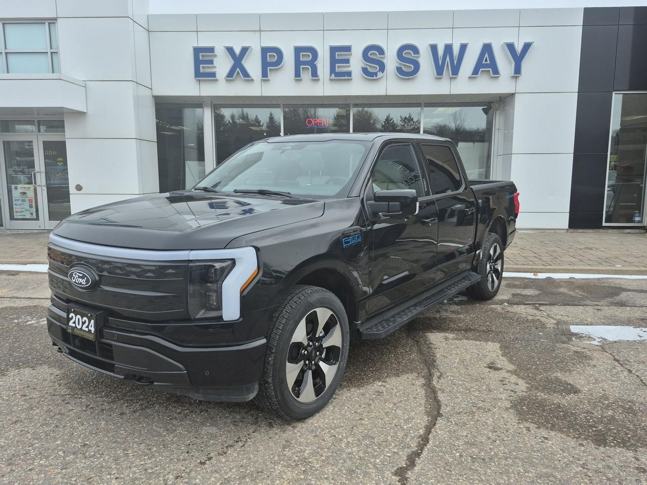 2024 Ford F-150 Lightning EXTENDED RANGE, 22" RIMS, LOW KMS! LIKE NEW! Photo0