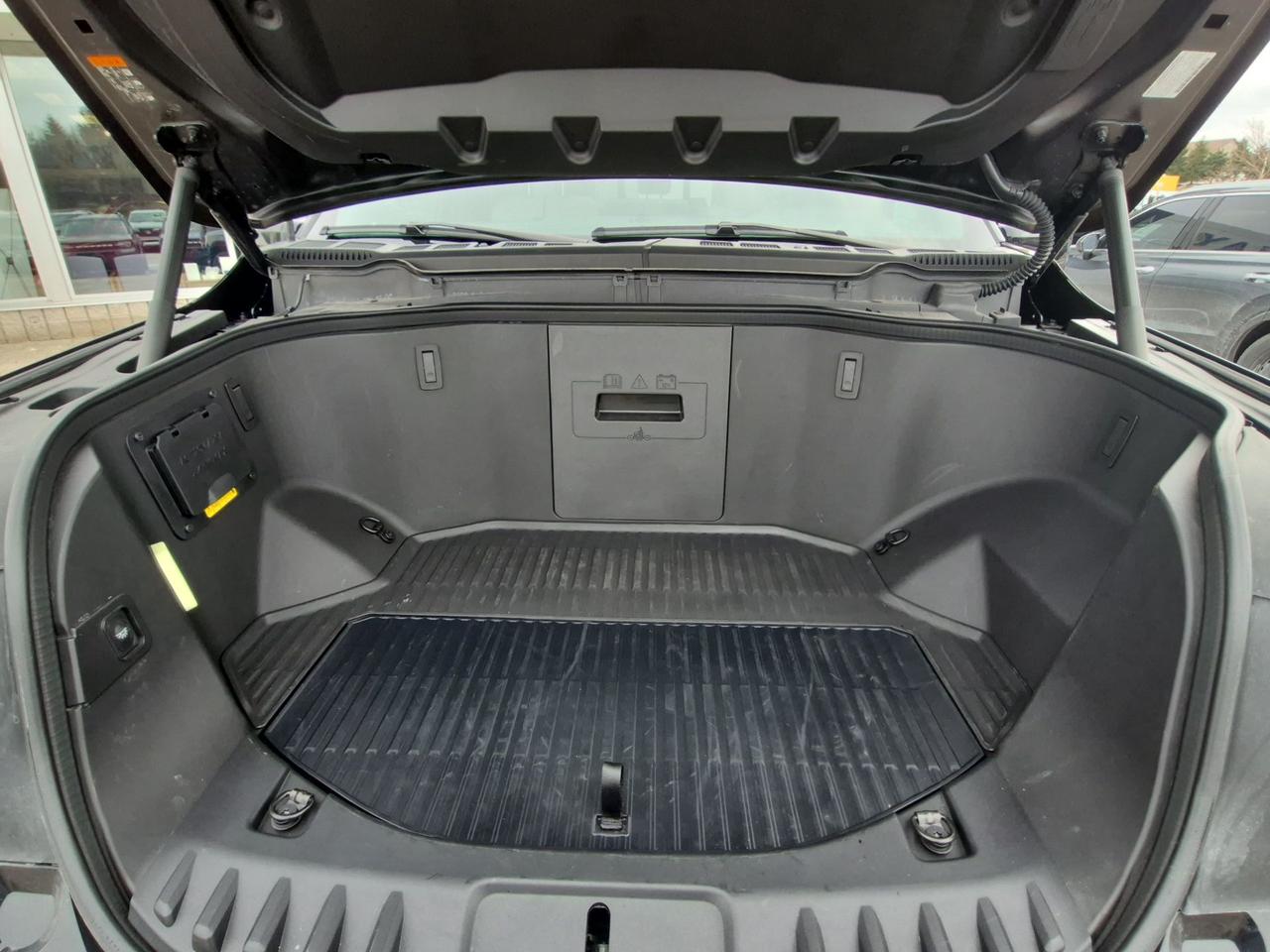 2024 Ford F-150 Lightning EXTENDED RANGE, 22" RIMS, LOW KMS! LIKE NEW! Photo4