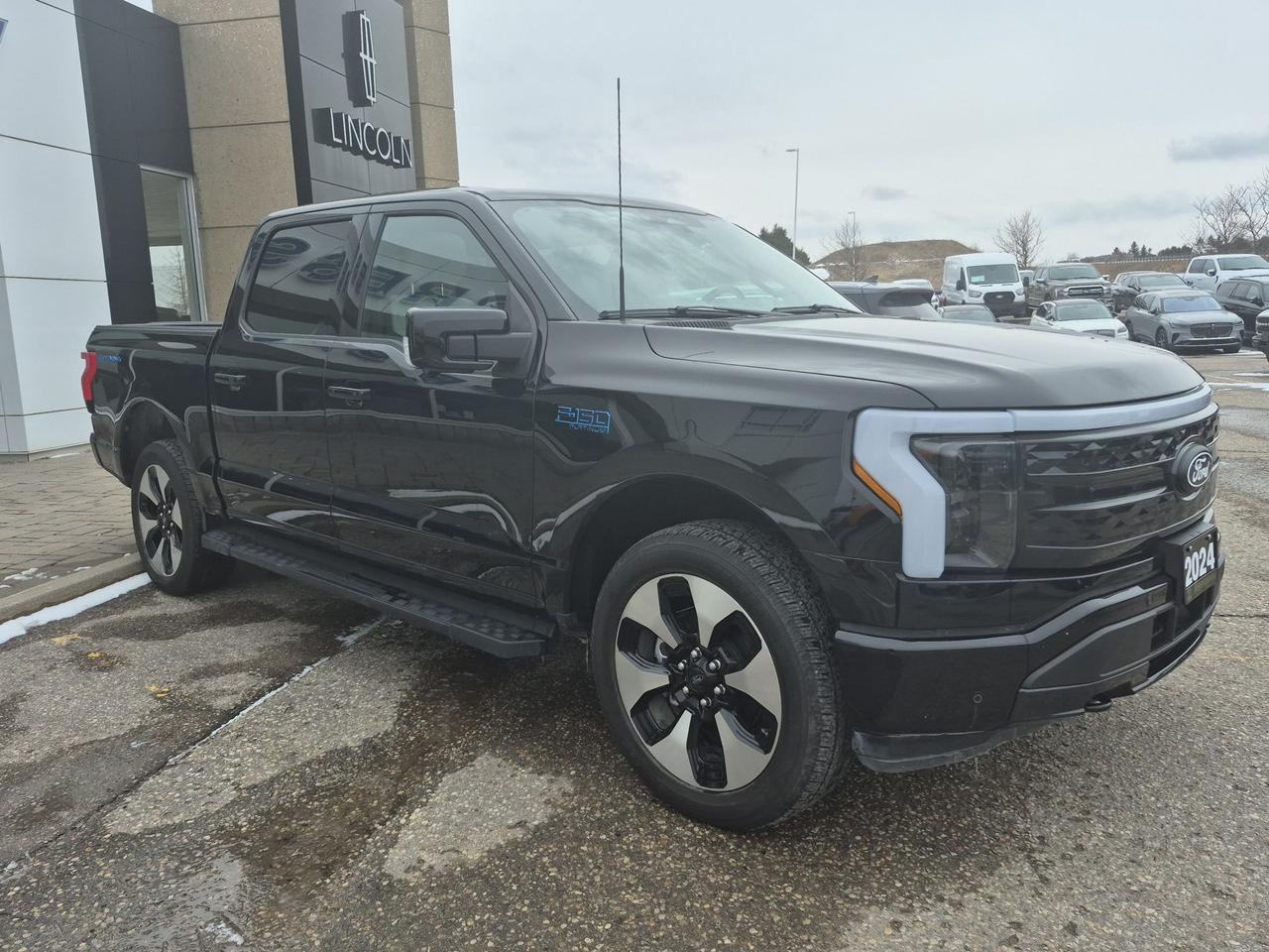 2024 Ford F-150 Lightning EXTENDED RANGE, 22" RIMS, LOW KMS! LIKE NEW! Photo1