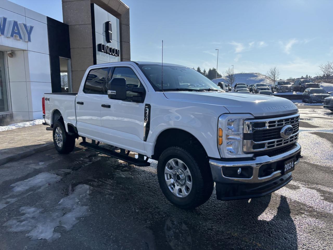 2024 Ford F-250 CREW CAB! 7.3L GODZILLA ENGINE! SHORT BOX! STEPS! Photo1