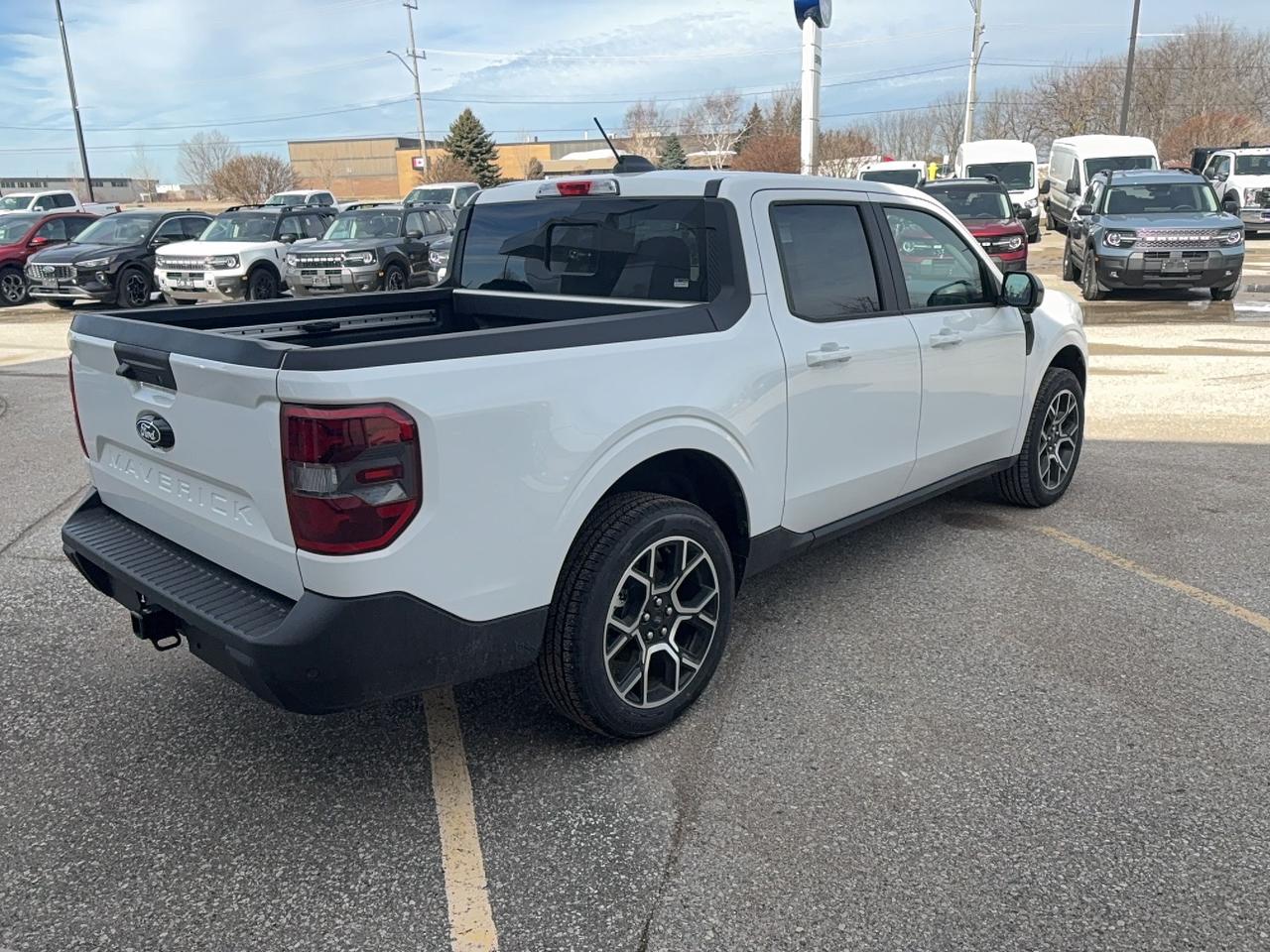 2026 Ford Maverick LARIAT, HYBRID, MOON ROOF, 360 DEGREE CAMERA Photo4