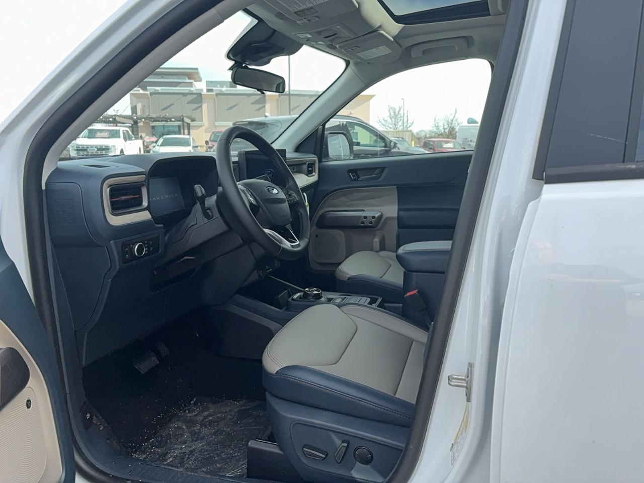 2026 Ford Maverick LARIAT, HYBRID, MOON ROOF, 360 DEGREE CAMERA Photo