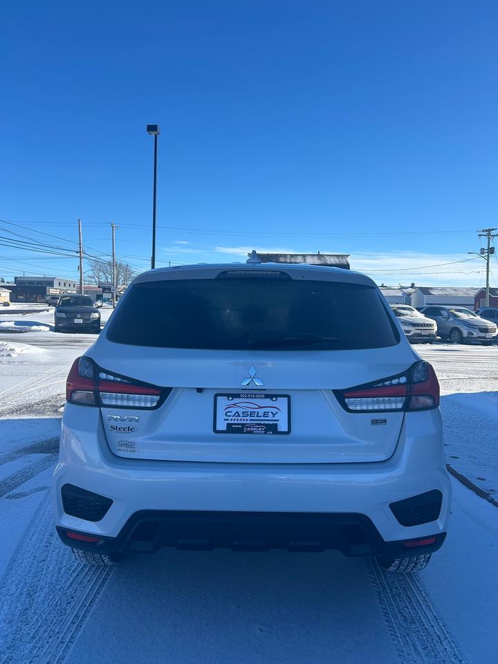 2022 Mitsubishi RVR SE Photo4