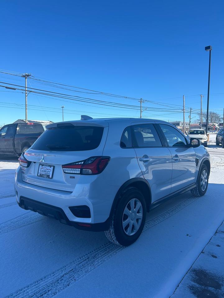 2022 Mitsubishi RVR SE Photo