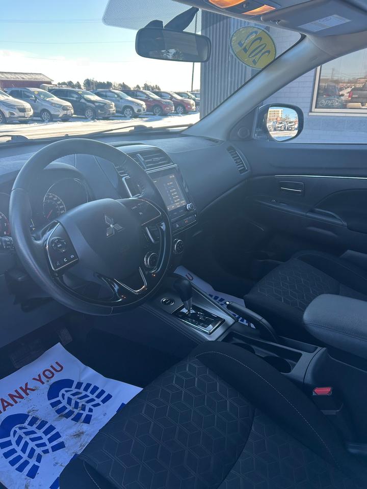 2022 Mitsubishi RVR SE Photo